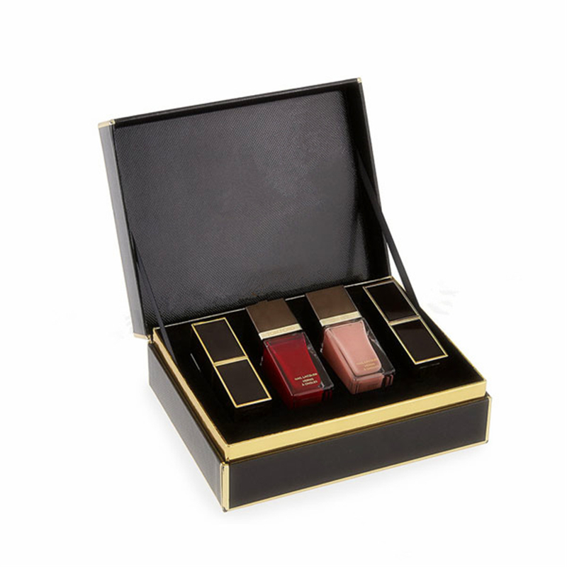 Boîte-cadeau magnétique noire rigide faite sur commande avec votre logo pour l'emballage de rouges à lèvres 