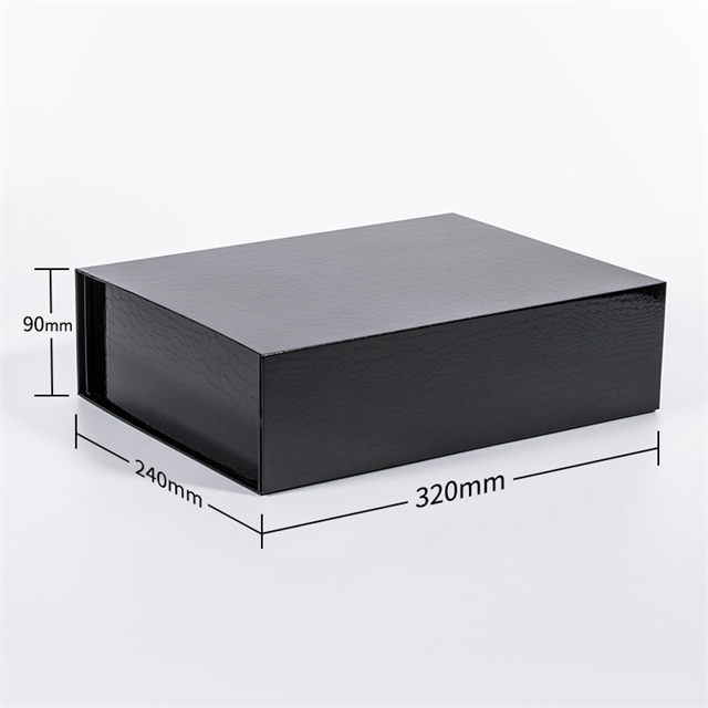 Boîte Pliante Noire Avec Rabat Magnétique Et Papier De Soie
